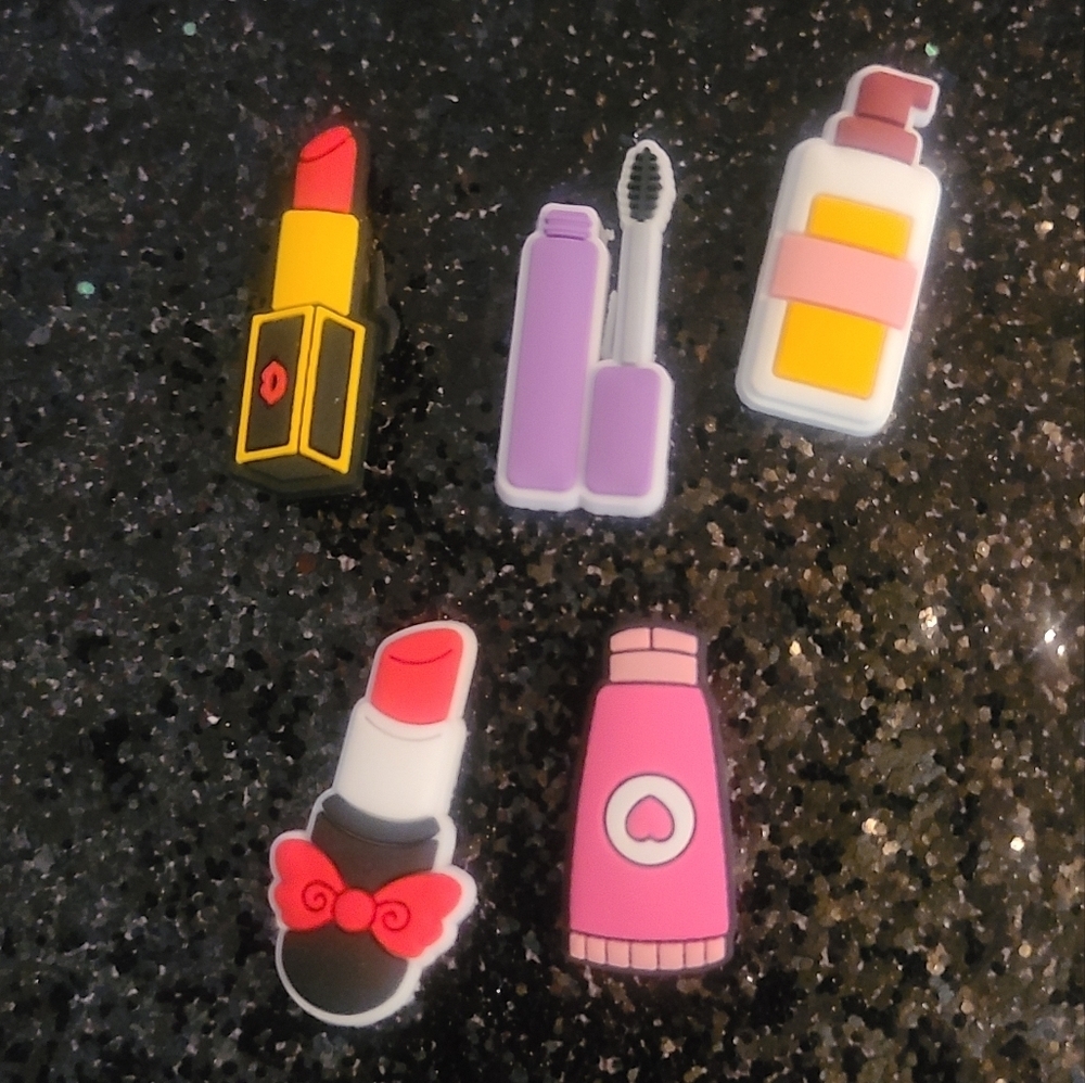 Jibbitz shoe charms makeup liptick charms Hp🔥🔥🔥🔥